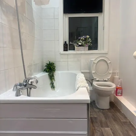 Unique Touch Hg * Leeds (West Yorkshire)